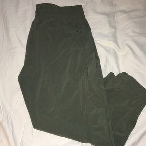 Athleta Olive Green Athleisure Wear Capris